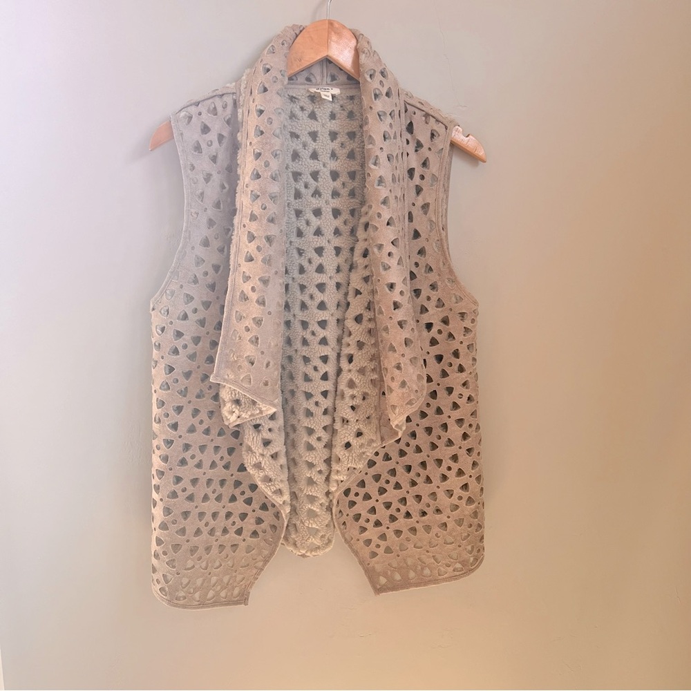 Dylan faux suede fur Sherpa perforated open tan Vest Size M